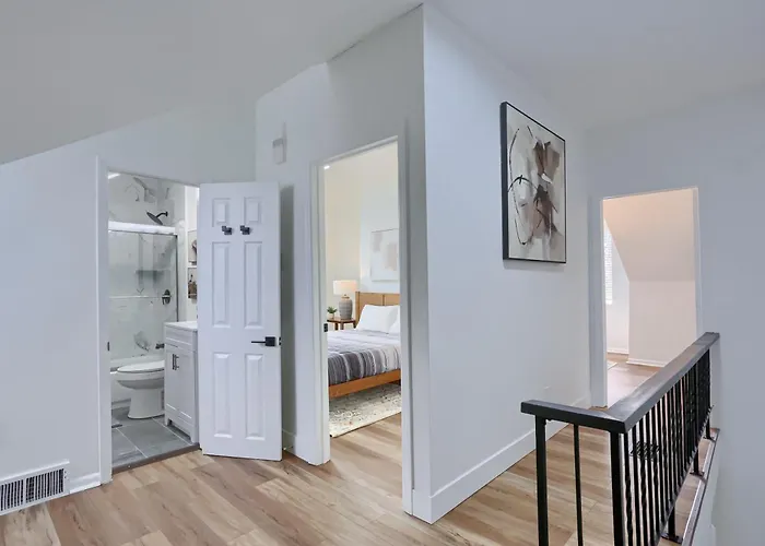 Apartment Spacious And Modern Three Bedroom In With Parking *