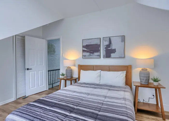 Spacious And Modern Three Bedroom In With Parking