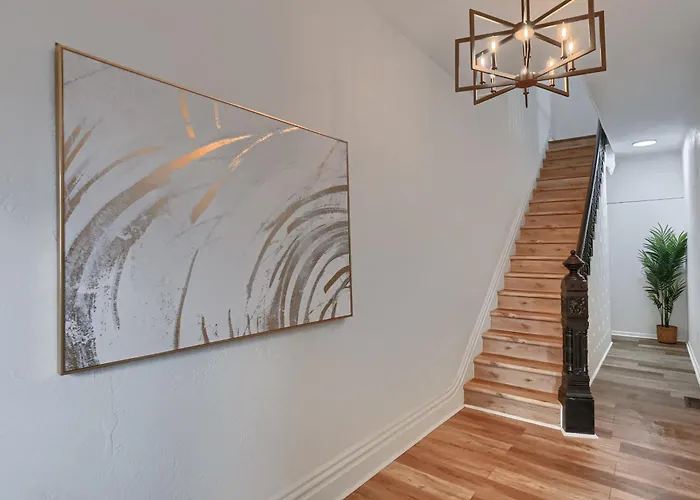 Spacious And Modern Three Bedroom In With Parking Apartment Pittsburgh