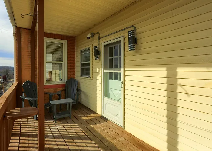Apartment Spacious And Modern Three Bedroom In With Parking Pittsburgh