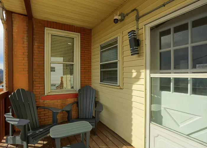 Spacious And Modern Three Bedroom In With Parking Apartment *